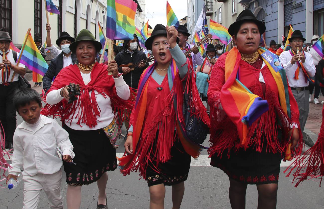 La mujer indígena: Perspectiva de Historia, Derechos y Realidades – Derecho  Ecuador