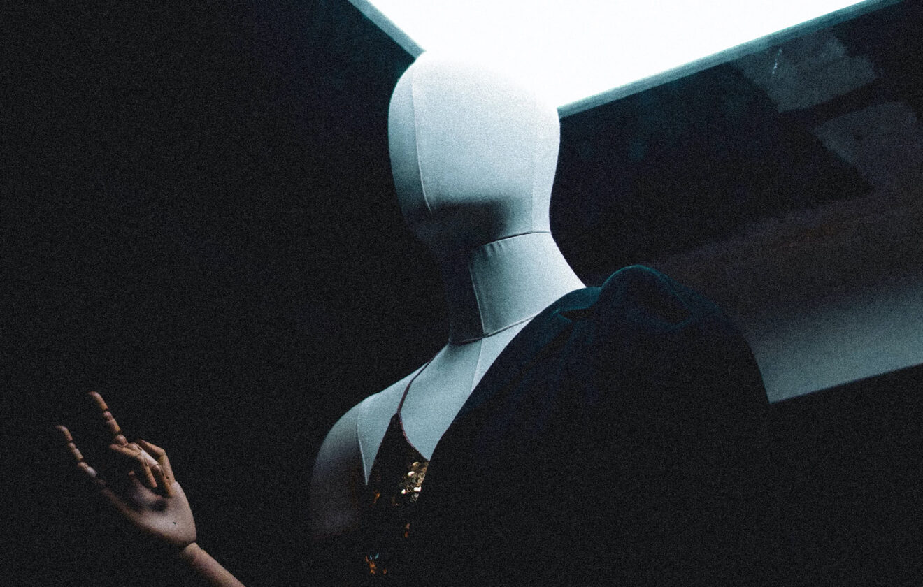 Mannequin in the Spotlight: Exploring Identity and Void 1