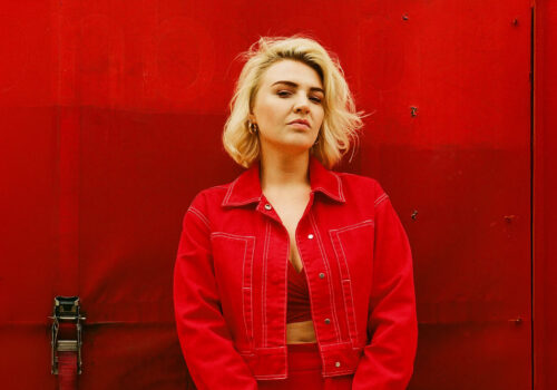 Redefining Confidence: The Power of Bold Fashion 14