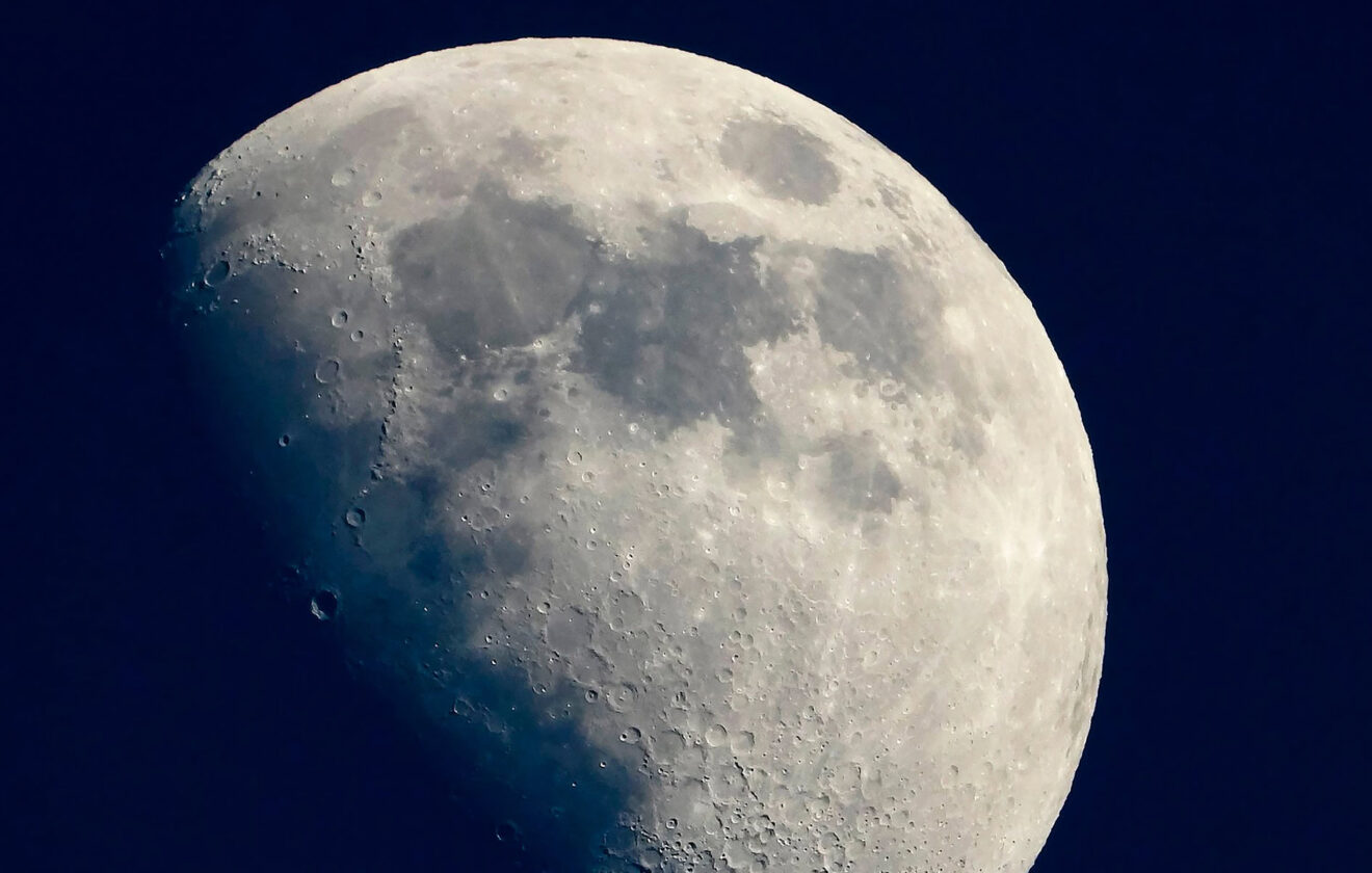 Observing the Moon: A Closer Look at Its Surface 1