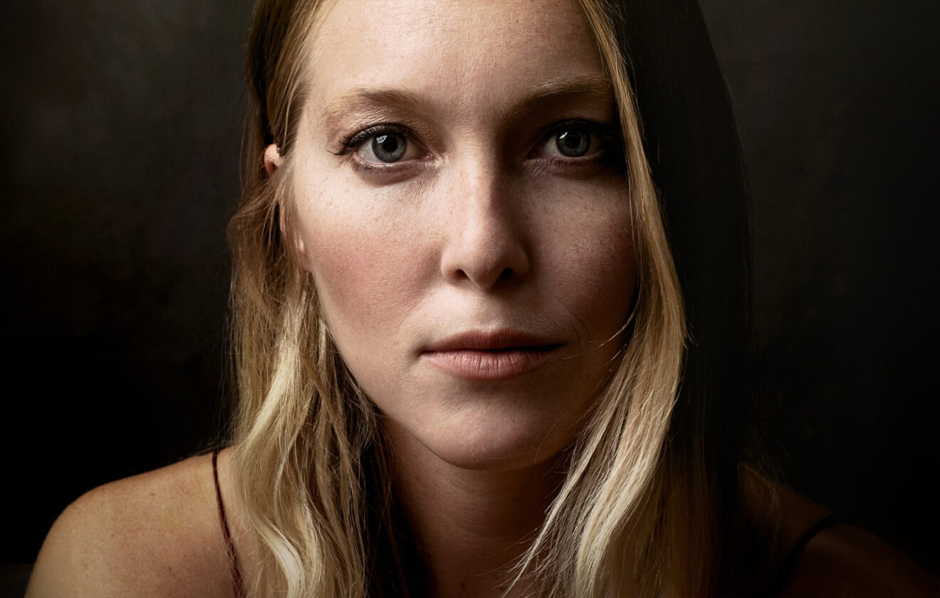 Exploring Inner Strength: The Power of a Gaze 1