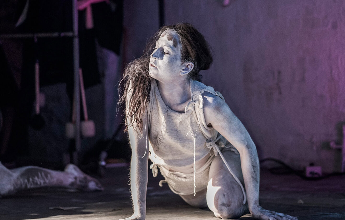 Dynamic Art Performance: Expressions in Motion 1